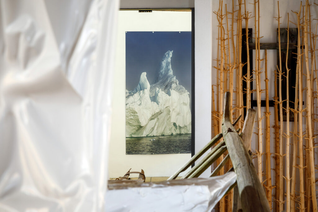 Ausstellung „Eisberg“
Rauminstallation, Fotografi en, Wigg Bäuml, Stephan Fürnrohr